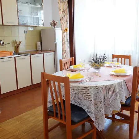 Apartman Apartments Ema *